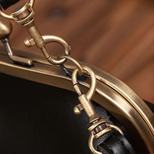 Women’s Small Black Leather Vintage Kiss-Lock Bag – Retro Crossbody & Top Handle Purse