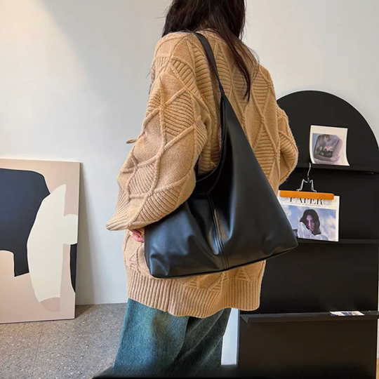 Women’s Soft Hobo Shoulder Bag with Relaxed Silhouette | Lara