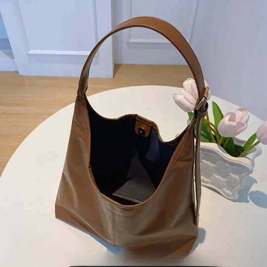 Women’s Soft Hobo Shoulder Bag with Relaxed Silhouette | Lara